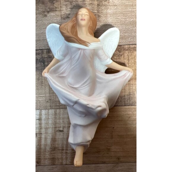 Hallmark Keepsake Ornament Angel Of Promise 2002 White & Pink Porcelain Christma - Picture 2 of 2